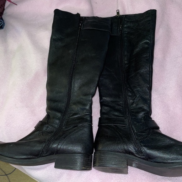Size 7 1/2 Steve Madden tall black leather boots. - Picture 3 of 4